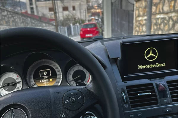 Makina ne shitje ne Tirane, Mercedes-Benz, 2010 gasoline-gas,Kambio Automatik Pagesa 780,000  Leke.