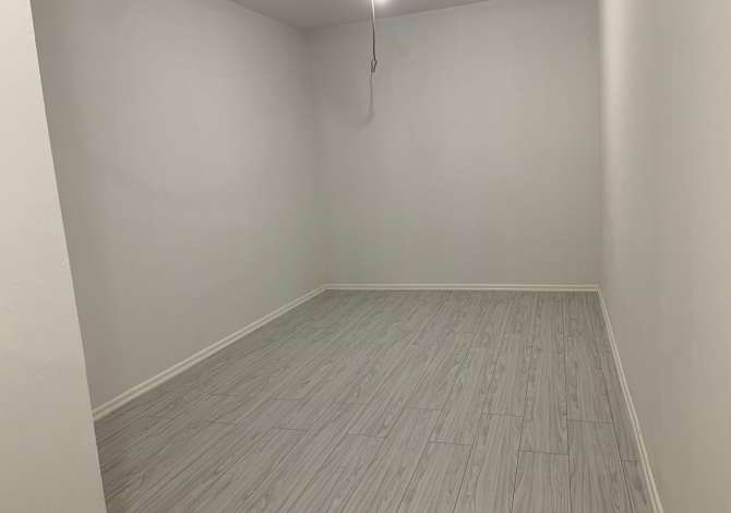 Ambient biznesi 75 m2 NETO per shitje perball shkolles Harry Fultz