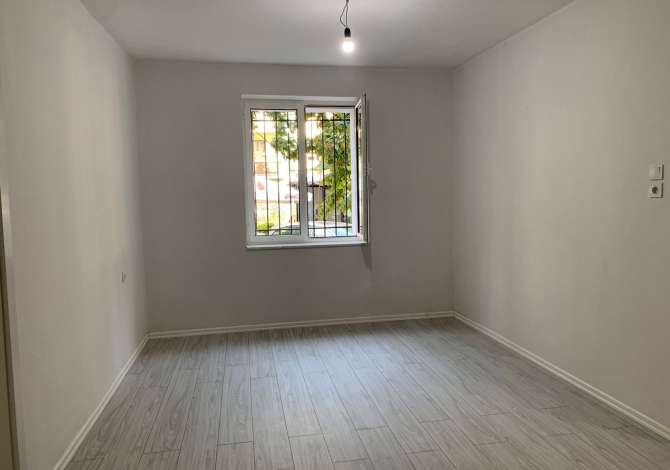 Ambient biznesi 75 m2 NETO per shitje perball shkolles Harry Fultz