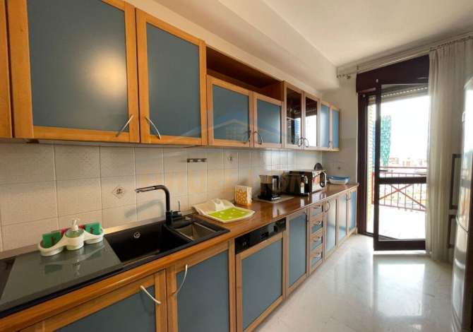 Qera, Ambient Biznesi, Qender