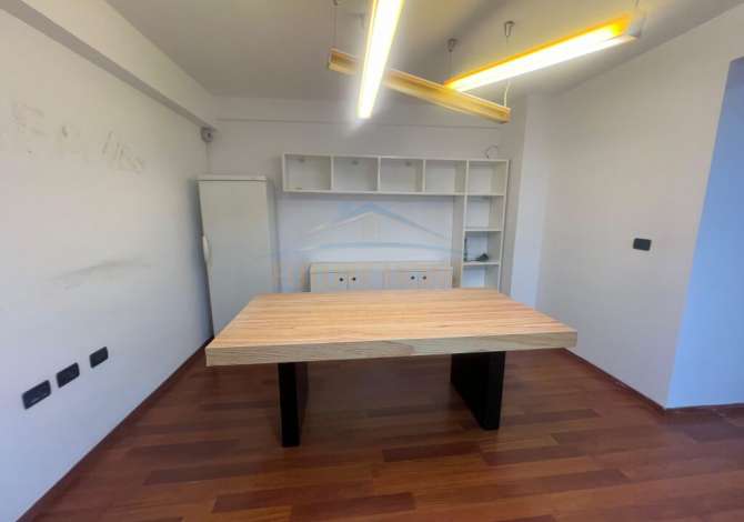 Ambient per zyra per qera ne Bllok