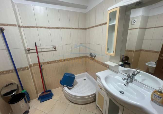 Ambient per zyra per qera ne Bllok