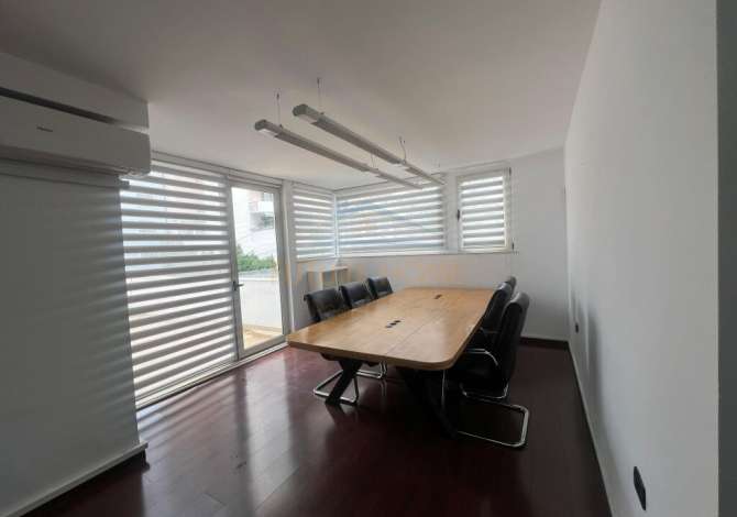 Ambient per zyra per qera ne Bllok