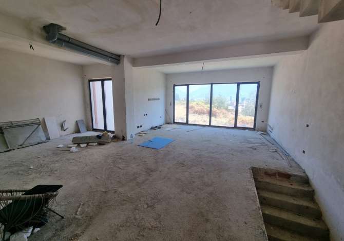 Shtepi ne shitje Apartament ne Tirane, 5+1, Mobilimi Bosh, pa mobiluar, Pagesa 482,000  Euro.