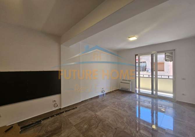 Ambient per zyra ne Myslym Shyri