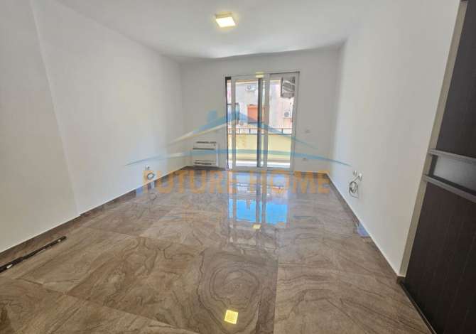 Ambient per zyra ne Myslym Shyri