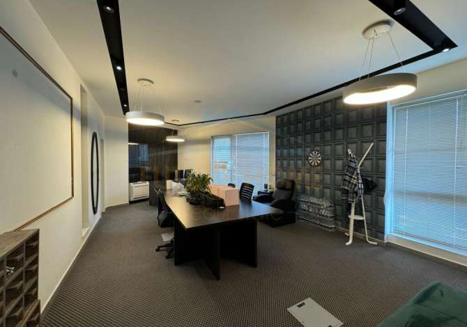 Ambient biznesi me qera 3+1 ne Tirane - 2,900 Euro