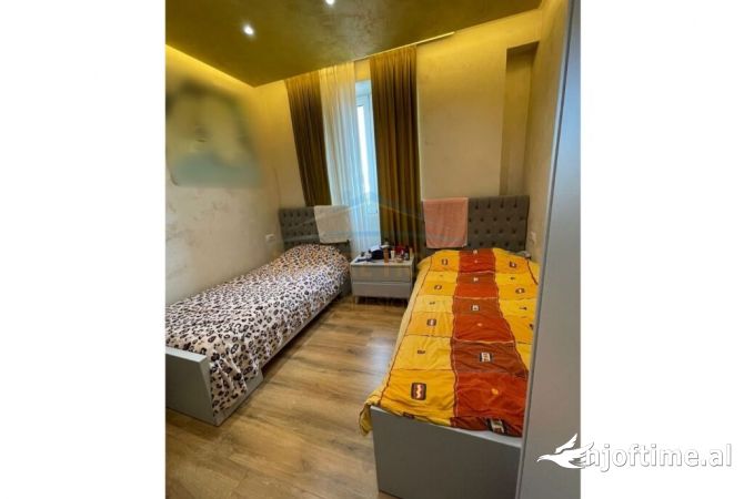 Shtepi ne shitje Apartament ne Tirane, 2+1, Mobilimi E mobiluar, Pagesa 200,000  Euro.