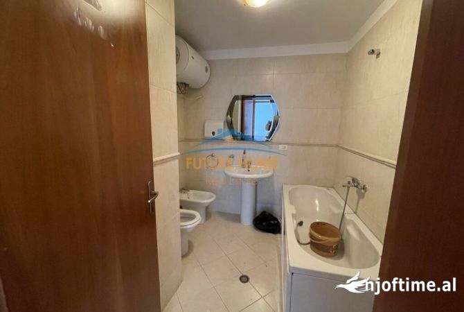 Ambient biznesi me qera 3+1 ne Tirane - 1,700 Euro