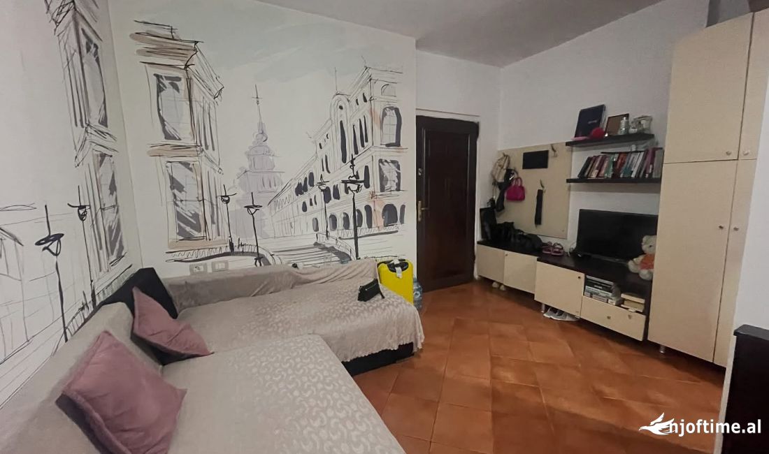 Shtepi ne shitje Apartament ne Tirane, 1+1, Mobilimi E mobiluar, Pagesa 105,000  Euro.