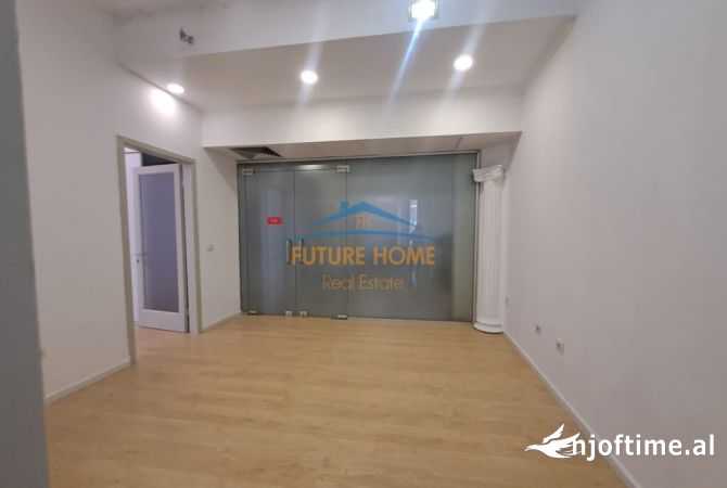 Ambient biznesi me qera 3+1 ne Tirane - 1,520 Euro