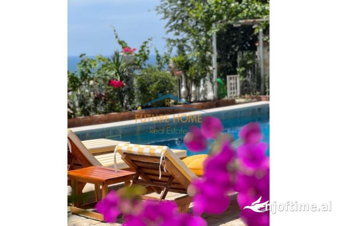 Shtepi me qera Vila Luksoze ne Durres, 7+1, Mobilimi E mobiluar, Pagesa 8,000  Euro.