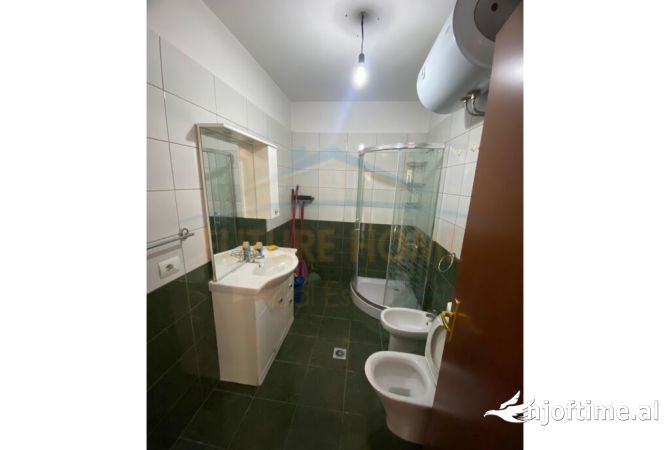 Shtepi me qera Apartament ne Tirane, 2+1, Mobilimi Bosh, pa mobiluar, Pagesa 500  Euro.