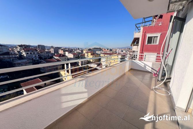 Shtepi ne shitje Apartament ne Tirane, 2+1, Mobilimi Pjeserisht e mobiluar, Pagesa 173,000  Euro.