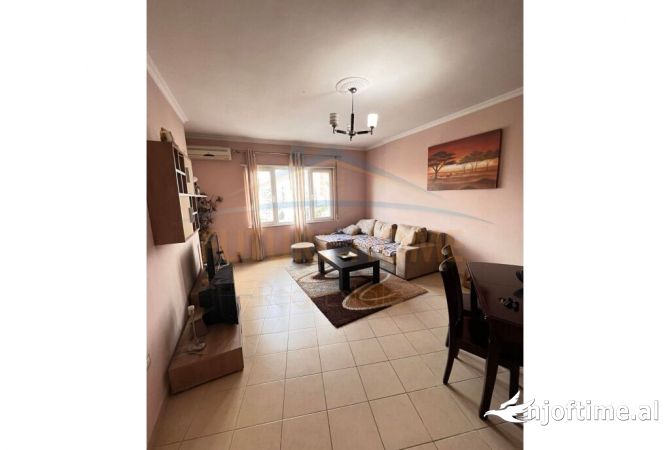 Shtepi ne shitje Apartament ne Tirane, 2+1, Mobilimi E mobiluar, Pagesa 130,000  Euro.