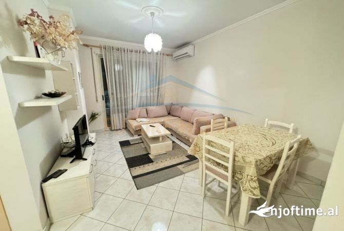 Shtepi me qera Apartament ne Tirane, 1+1, Mobilimi E mobiluar, Pagesa 450  Euro.