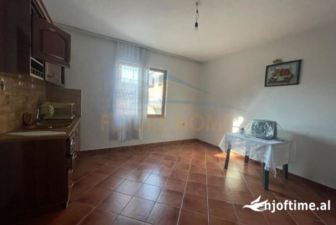 Shtepi ne shitje Shtepi Private ne Tirane, 3+1, Mobilimi E mobiluar, Pagesa 150,000  Euro.