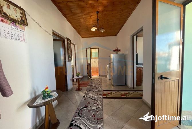 Shtepi ne shitje Shtepi Private ne Tirane, 3+1, Mobilimi E mobiluar, Pagesa 150,000  Euro.