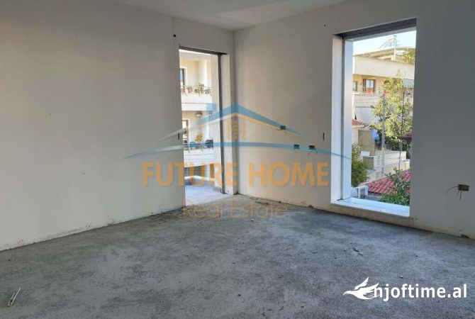 Shtepi ne shitje Apartament ne Tirane, 1+1, Mobilimi Bosh, pa mobiluar, Pagesa 160,000  Euro.