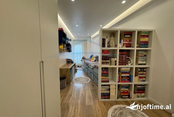 Shtepi ne shitje Apartament ne Tirane, 2+1, Mobilimi E mobiluar, Pagesa 295,000  Euro.