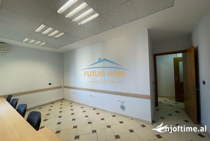 Qera, Ambient per zyre, Blloku, Tirane