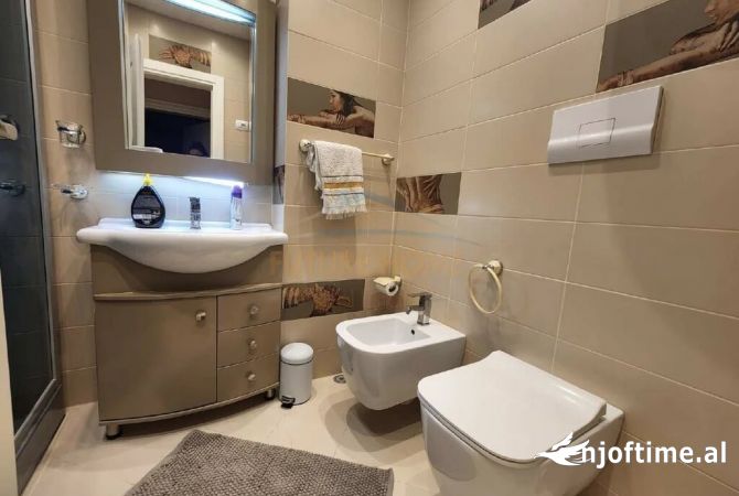 Shtepi me qera Apartament ne Tirane, 2+1, Mobilimi E mobiluar, Pagesa 1,500  Euro.