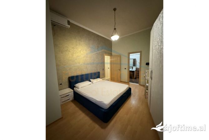 Shtepi me qera Apartament ne Tirane, 2+1, Mobilimi E mobiluar, Pagesa 800  Euro.