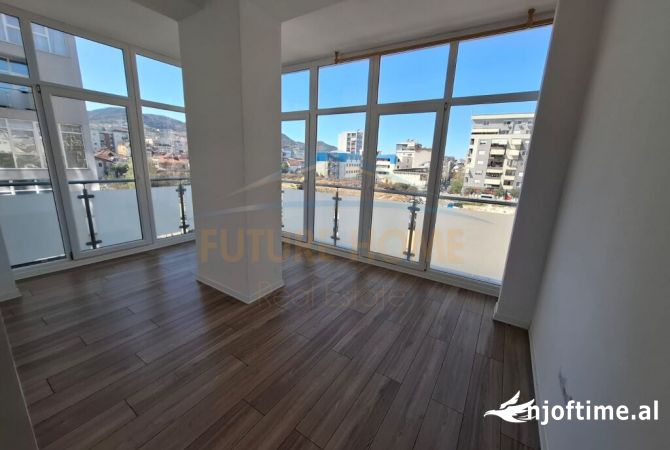 Ambient biznesi me qera 3+1 ne Tirane - 1,500 Euro