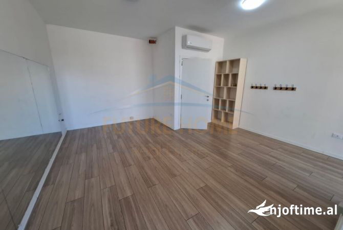 Ambient biznesi me qera 3+1 ne Tirane - 1,500 Euro
