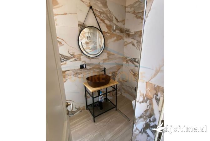 Shtepi me qera Apartament ne Tirane, 1+1, Mobilimi E mobiluar, Pagesa 550  Euro.