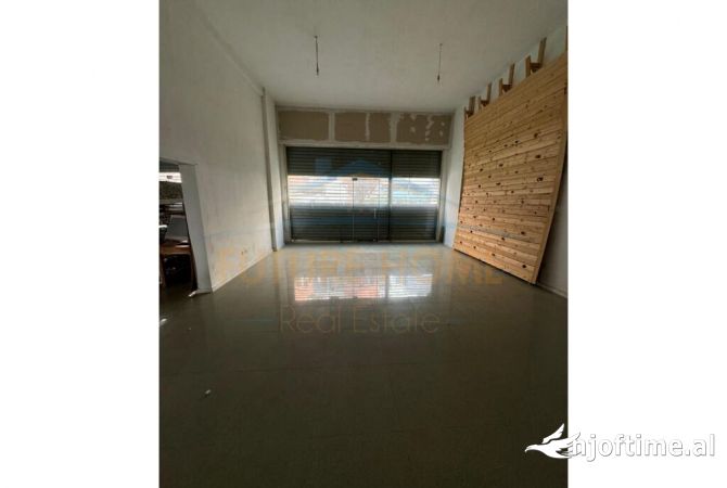 Ambient biznesi me qera 3+1 ne Tirane - 1,000 Euro