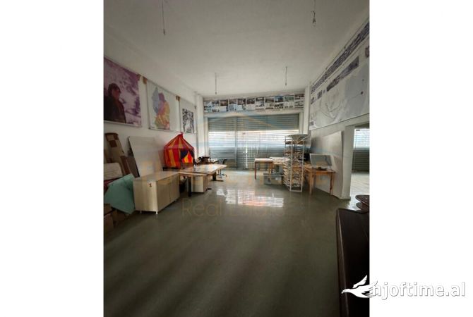 Ambient biznesi me qera 3+1 ne Tirane - 1,000 Euro