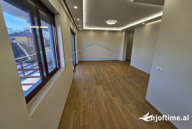 Shtepi ne shitje Apartament ne Tirane, 2+1, Mobilimi Bosh, pa mobiluar, Pagesa 260,000  Euro.
