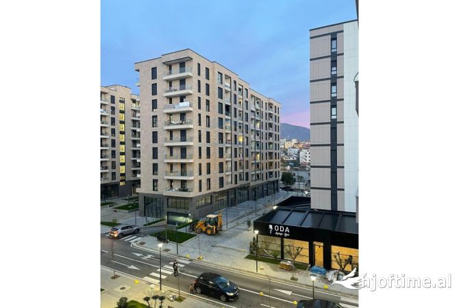 Ambient biznesi me qera 3+1 ne Tirane - 1,150 Euro