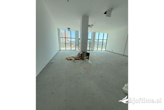 Ambient biznesi me qera 3+1 ne Tirane - 3,500 Euro