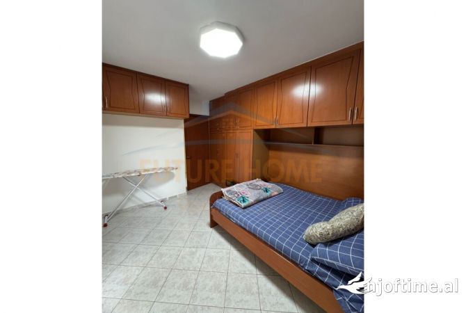 Shtepi ne shitje Apartament ne Tirane, 2+1, Mobilimi E mobiluar, Pagesa 160,000  Euro.