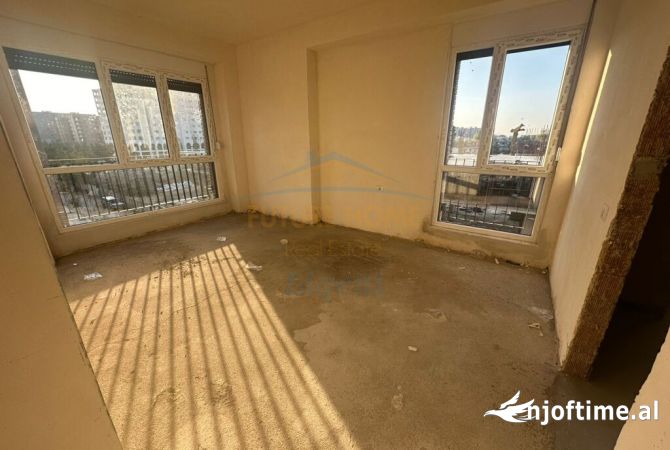 Shtepi ne shitje Apartament ne Tirane, 3+1, Mobilimi Bosh, pa mobiluar, Pagesa 235,000  Euro.