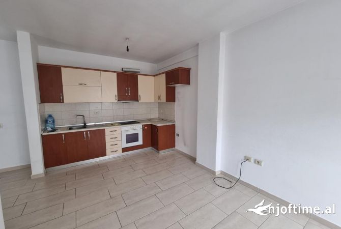Shtepi ne shitje Apartament ne Tirane, 1+1, Mobilimi Bosh, pa mobiluar, Pagesa 89,000  Euro.