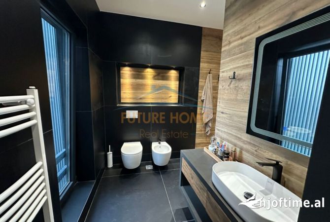 Shtepi ne shitje Vila Luksoze ne Tirane, 5+1, Mobilimi E mobiluar, Pagesa 1,400,000  Euro.