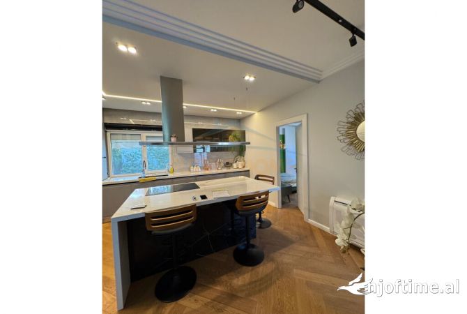 Shtepi me qera Apartament ne Tirane, 2+1, Mobilimi E mobiluar, Pagesa 1,999  Euro.