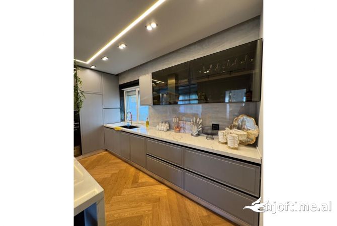 Shtepi me qera Apartament ne Tirane, 2+1, Mobilimi E mobiluar, Pagesa 1,999  Euro.