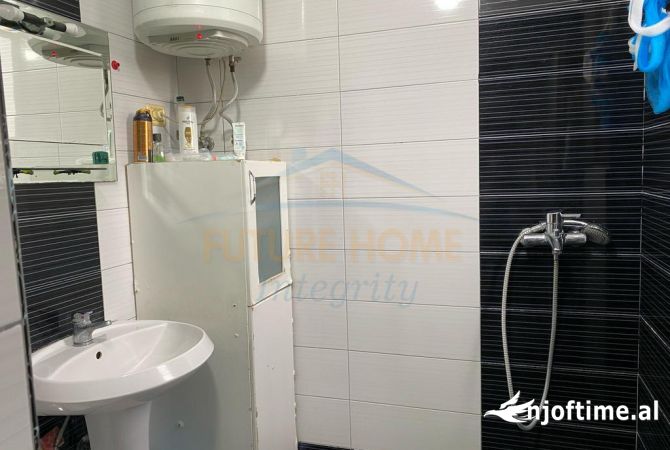 Shtepi ne shitje Apartament ne Tirane, 2+1, Mobilimi E mobiluar, Pagesa 70,000  Euro.