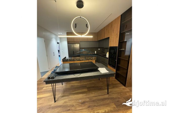 Shtepi me qera 3+1 ne Tirane - 1,600 Euro