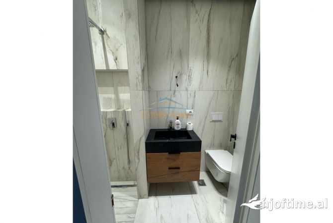 Shtepi me qera Apartament ne Tirane, 3+1, Mobilimi E mobiluar, Pagesa 1,600  Euro.