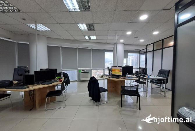 Ambient biznesi me qera 3+1 ne Tirane - 1,500 Euro