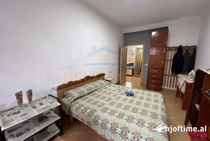 Shtepi ne shitje Apartament ne Tirane, 2+1, Mobilimi E mobiluar, Pagesa 130,000  Euro.