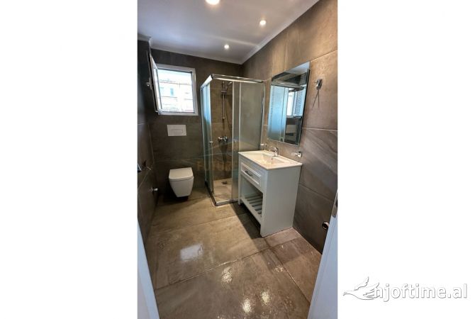 Shtepi ne shitje Apartament ne Tirane, 2+1, Mobilimi Bosh, pa mobiluar, Pagesa 148,000  Euro.