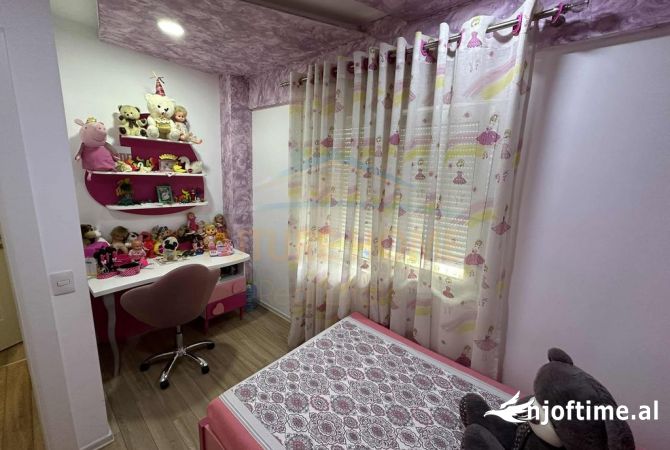 Shtepi ne shitje Apartament ne Tirane, 3+1, Mobilimi E mobiluar, Pagesa 273,000  Euro.