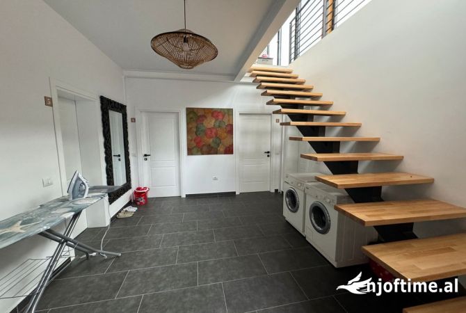 Shtepi ne shitje Apartament ne Tirane, 7+1, Mobilimi E mobiluar, Pagesa 800,000  Euro.