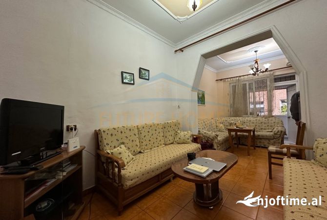 Shtepi ne shitje Apartament ne Tirane, 1+1, Mobilimi E mobiluar, Pagesa 90,000  Euro.